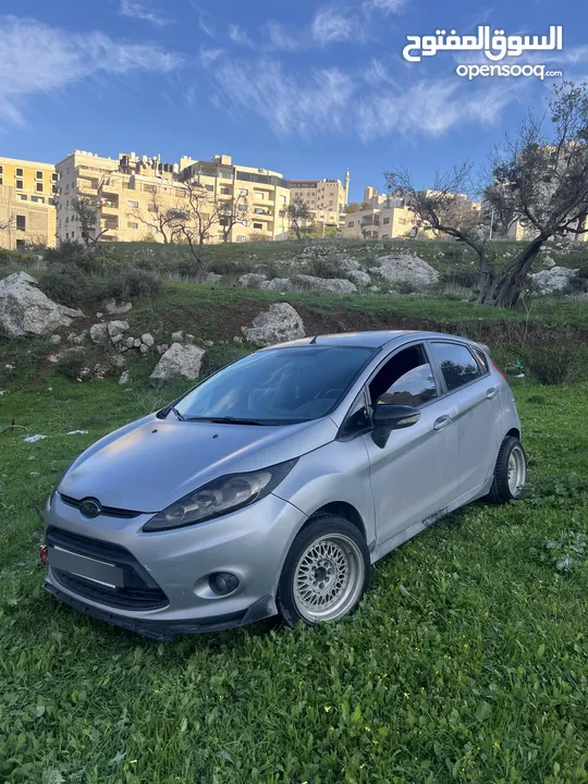 فورد فيستا للبيع 2012 مطور 1250 منفوضه شصيات نضاف مطور جير الف