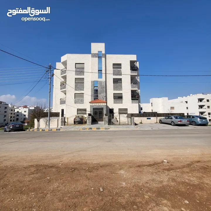 شقة مميزة للبيع في البنيات