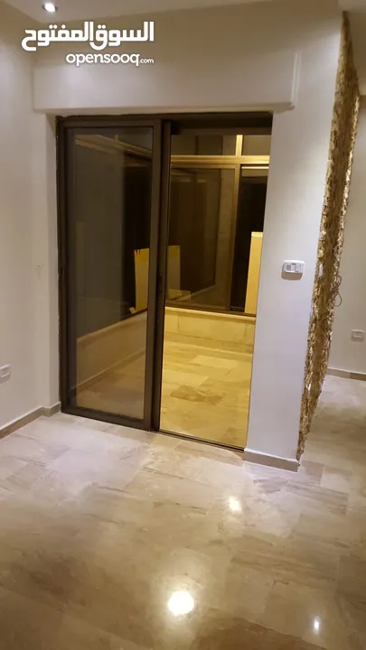 شقه مع روف مميزه للبيع
