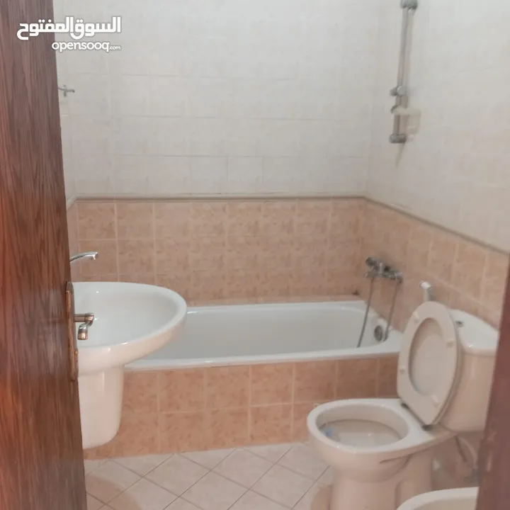 ام السماق / شقه فارغه للايجار/ باجره 400 دينار امكانيه الدفع شهري