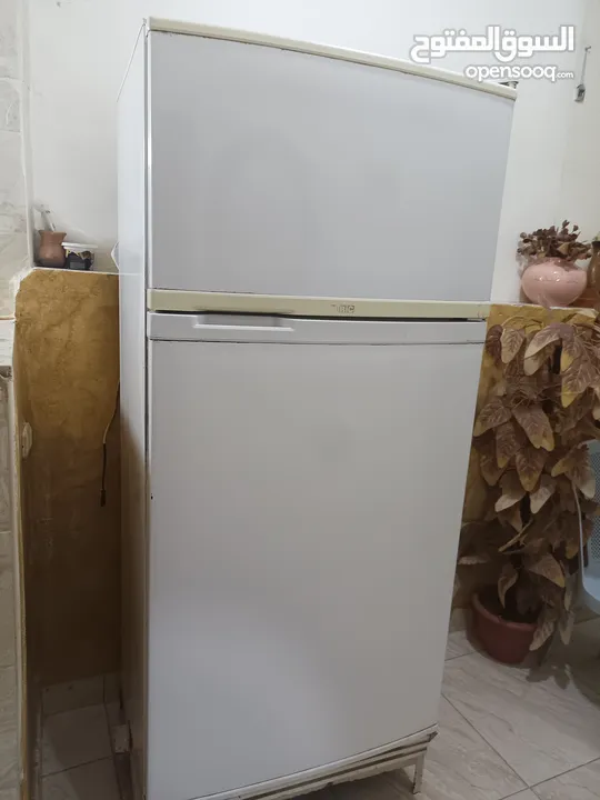 ثلاجة و كولر ماء للبيع بحاله ممتازة