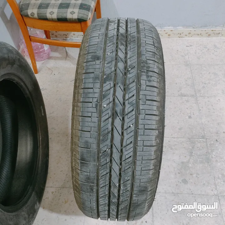 طقم كاوتشوك قياس 235/60/18 للبيع