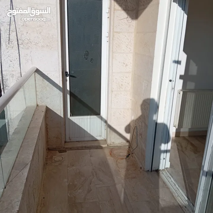 ام السماق / شقه فارغه للايجار/ باجره 400 دينار امكانيه الدفع شهري