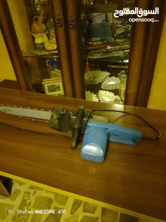 منشار كبير كهرباء لقطع الاشجار