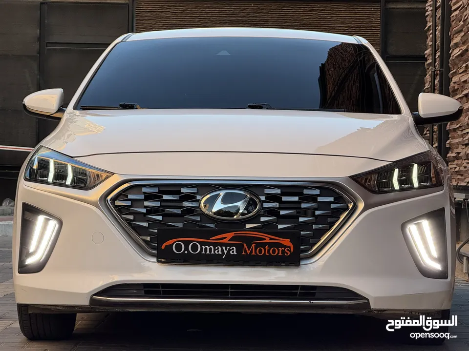 Hyundai IONIQ HYBRID  كفالة على البطارية لغاية 2029 من الوكالة عداد قليل اصلي ،بحالة الوكالة !
