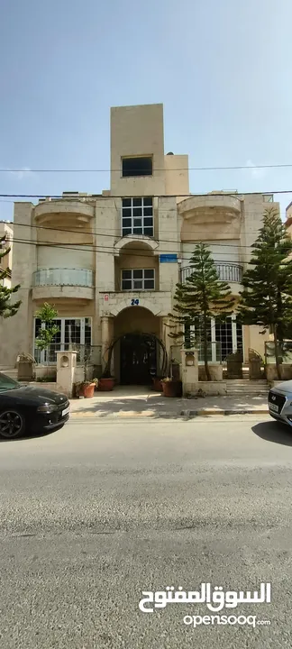 روف 142 متر بسند تسجيل مستقل قرب تاج مول في عبدون للبيع من المالك