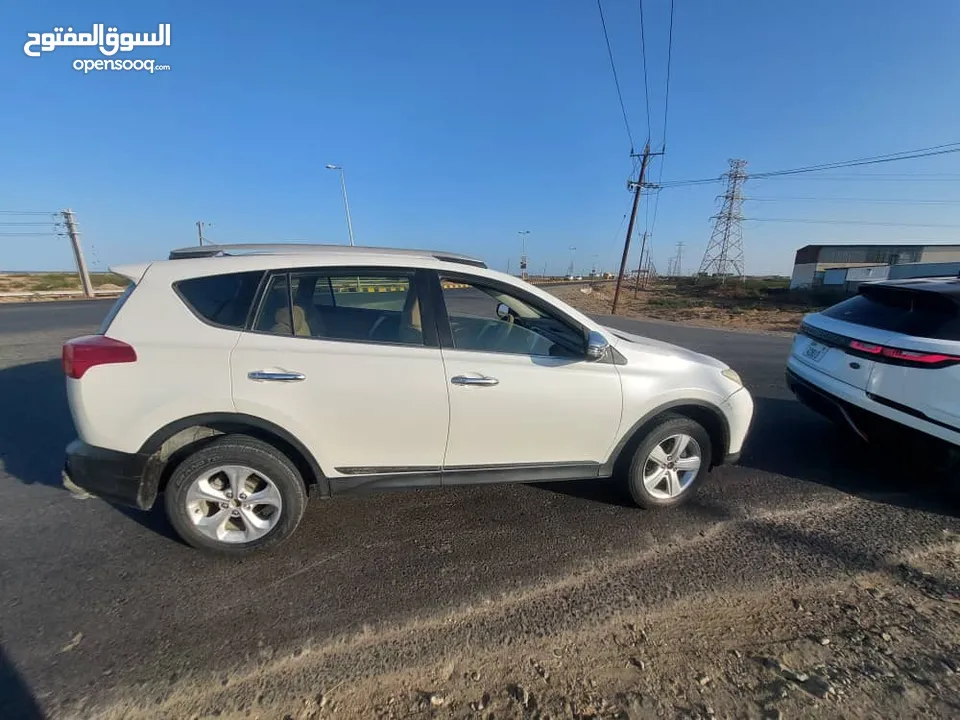 موديل 2015 Rav 4 قير اتومتيك  خليجية بصمه جوه وبرا مفتاح تكيف تلجه  ترخيص ساري لوحة جديدة