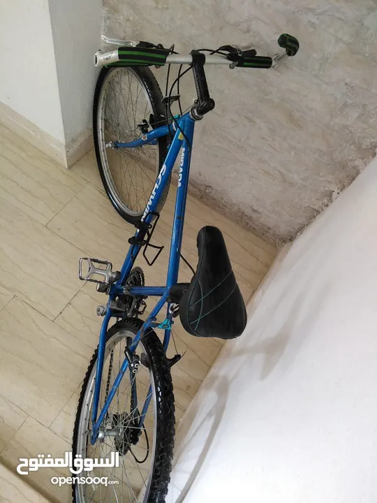 بسكليت مستعمل نوع SchWiNN لون أزرق صناعة تايوان الأصلي  وغني عن التعريف للي بفهم بالدراجات الهوائية