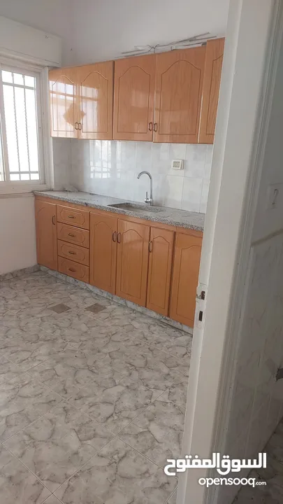 مكتب للايجار في البيره شارع القدس