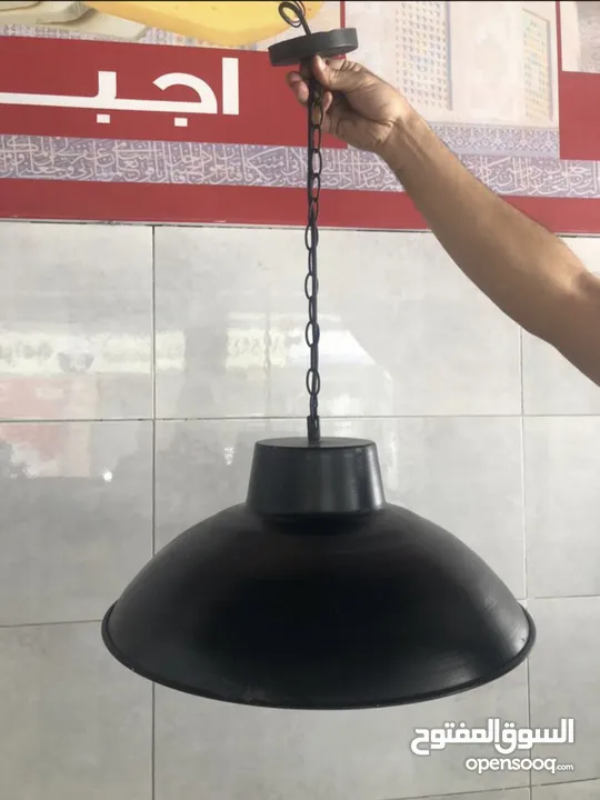 اضاءة سقف لون اسود