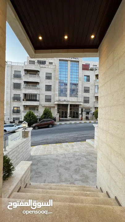 شقة ارضية للبيع 110م مع ترس (سكنية - استثمارية) في ديرغبار شارع ال 60 ، مطبخ راكب ، تدفئة غاز