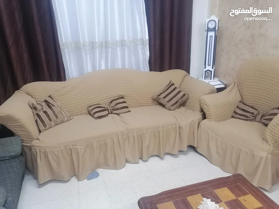 طقمين كنب للبيع بسعر مغري