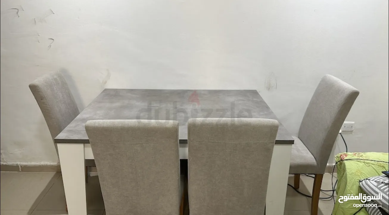 Dinning table used 5 months with 4 chairs