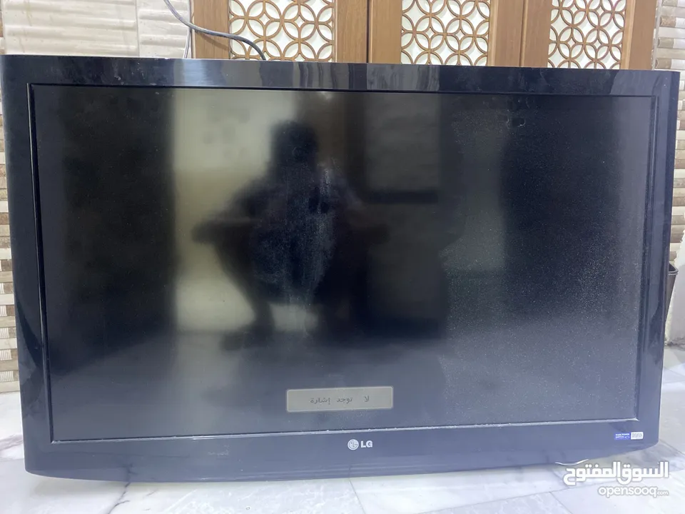 تلفزيون من شركه LG حجم 42 بوصه