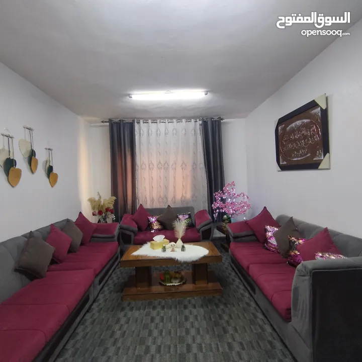طقم كورنر مستعمل مع برداي وطاولات