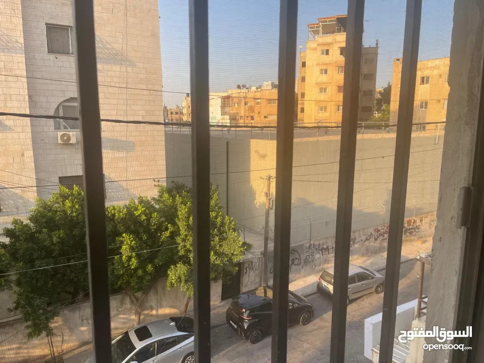 شقة للإيجار في جبل النزهه من المالك