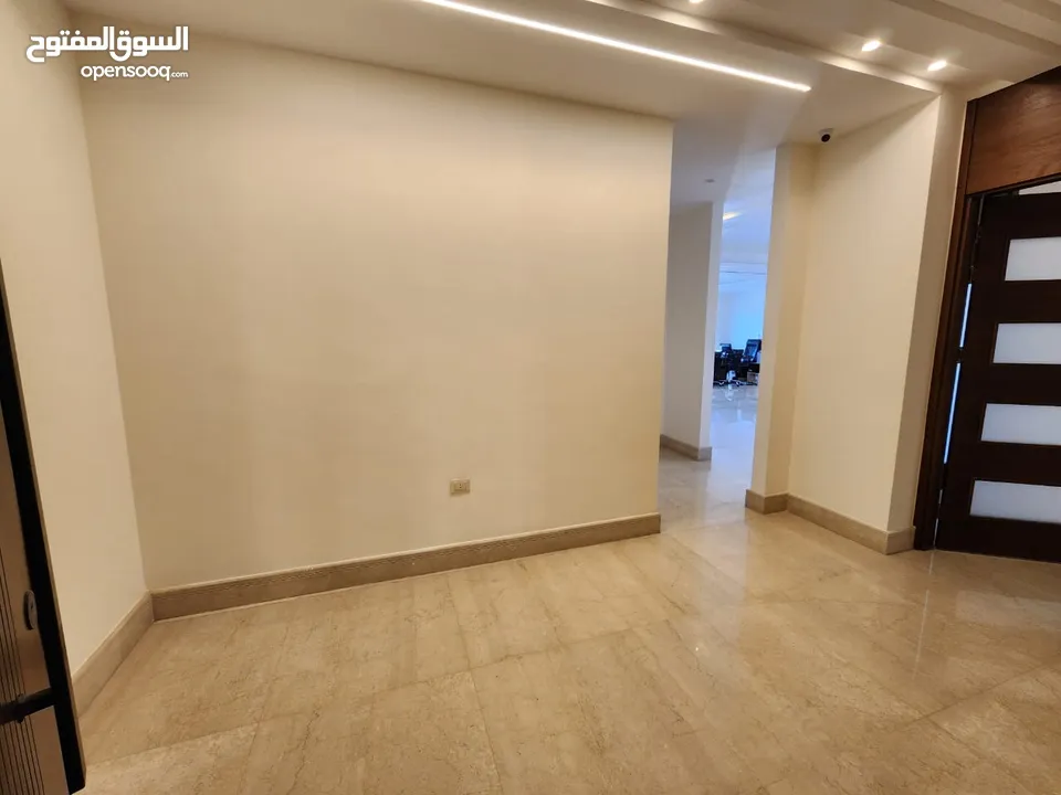 شقة طابقية فاخرة للبيع في عبدون  ref : 14389
