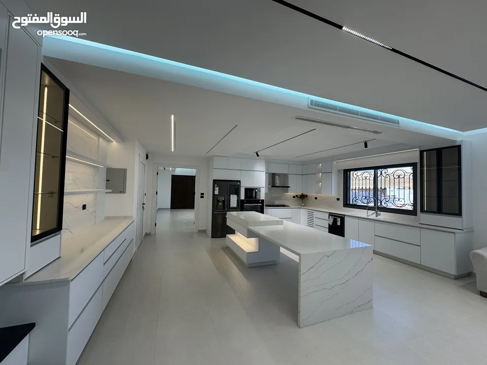 شقة مفروشة فاخرة بجاهزية كاملة للسكن – موقع مميز في رجم عميش