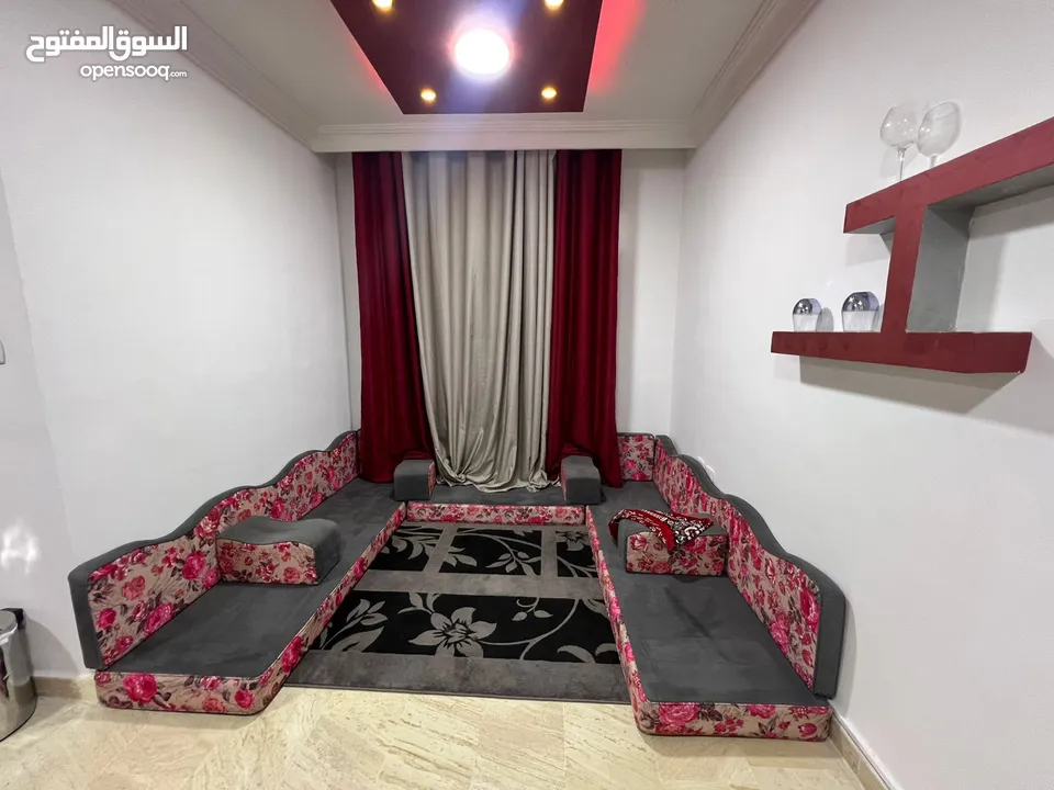 شقق مفروشه بالكامل كبيره وصغيره  نظافه مميزه للايجار خلف مركز الحسين للسرطان / الجامعه الاردنيه