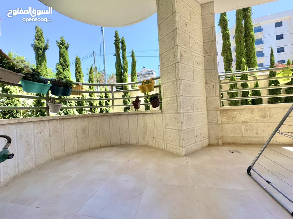 شقة للبيع في عين منجد