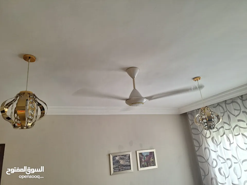 ثريا لون ذهبي مع ليد كريستال ( ستينلس ستيل) عدد 2 مستعملة بحالة ممتازة