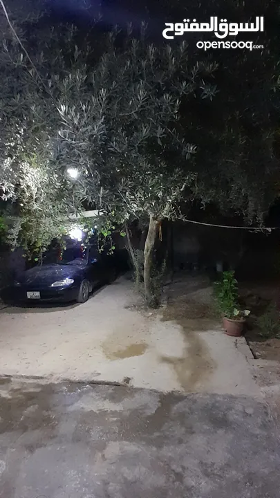بيت مكون من غرفتين + صاله خارجيه+ صاله داخليه +مطبخ +حمام
