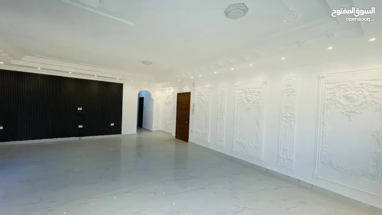 للبيع شقة جديدة لم تُسكن من قبل في منطقة الزهور، بموقع حيوي وقريب من جميع الخدمات