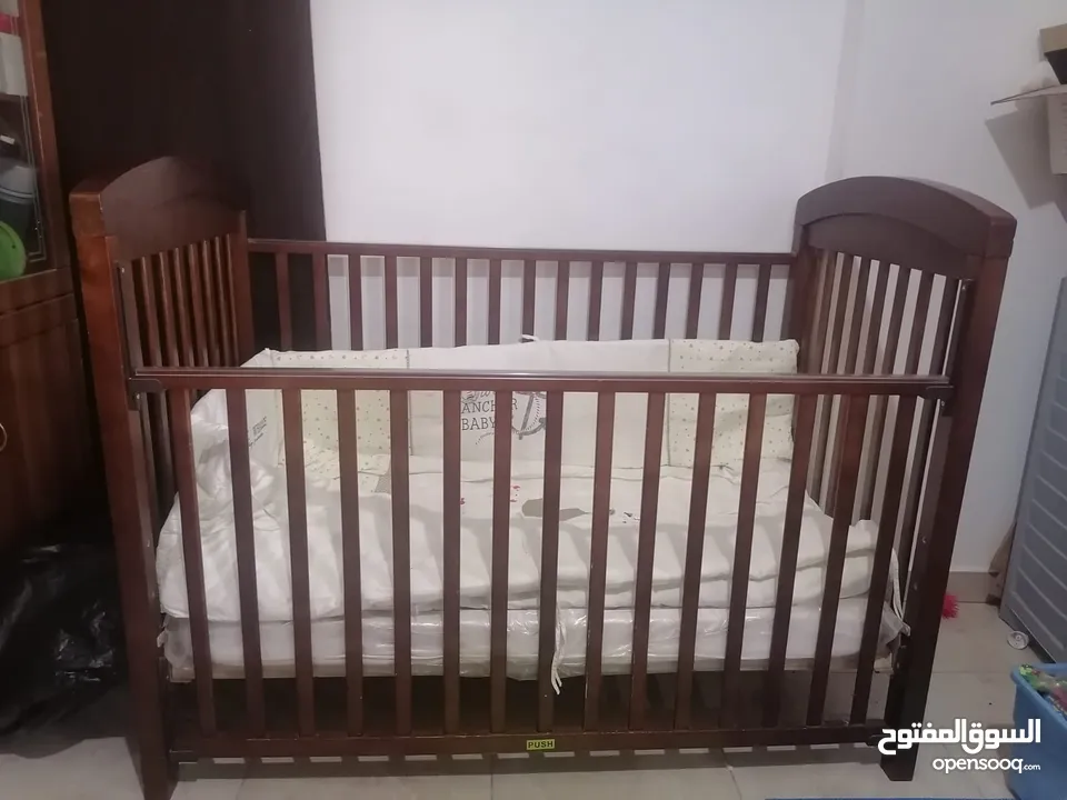 سرير بيبي للبيع ماركة جونيور