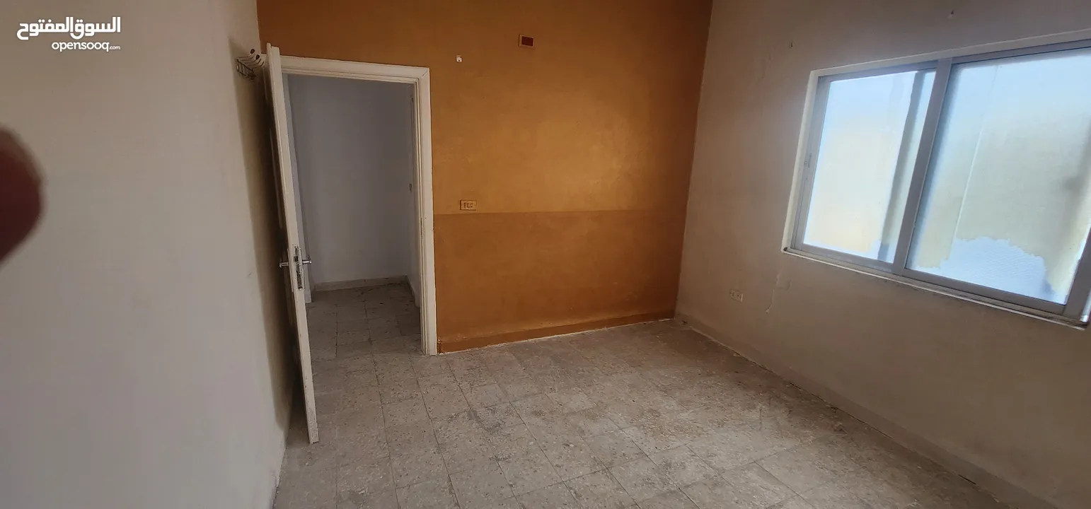 شقه في عماره للبيع حي عدن / جبل النصر قرب مسجد ناصر داود نصر الله