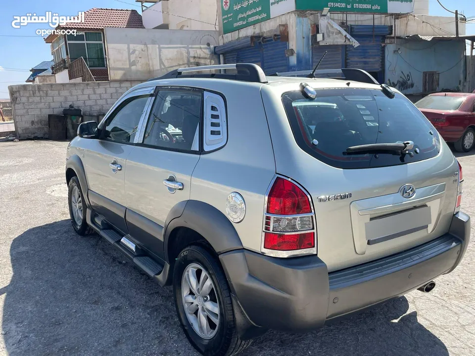 هيونداي توسان بحالة ممتازة جدا فحص كامل 7 جيد ومالك اول بالاردن للبيع