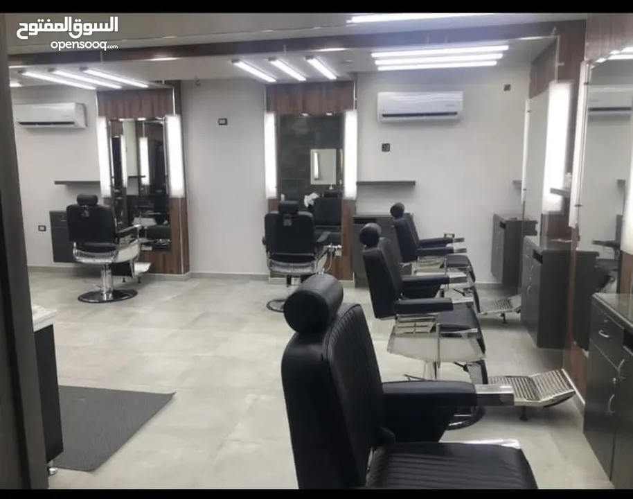 محل حلاقة رجالي للبيع / طلوع بلديه الجبيهه بالقرب من بنك الإسكان