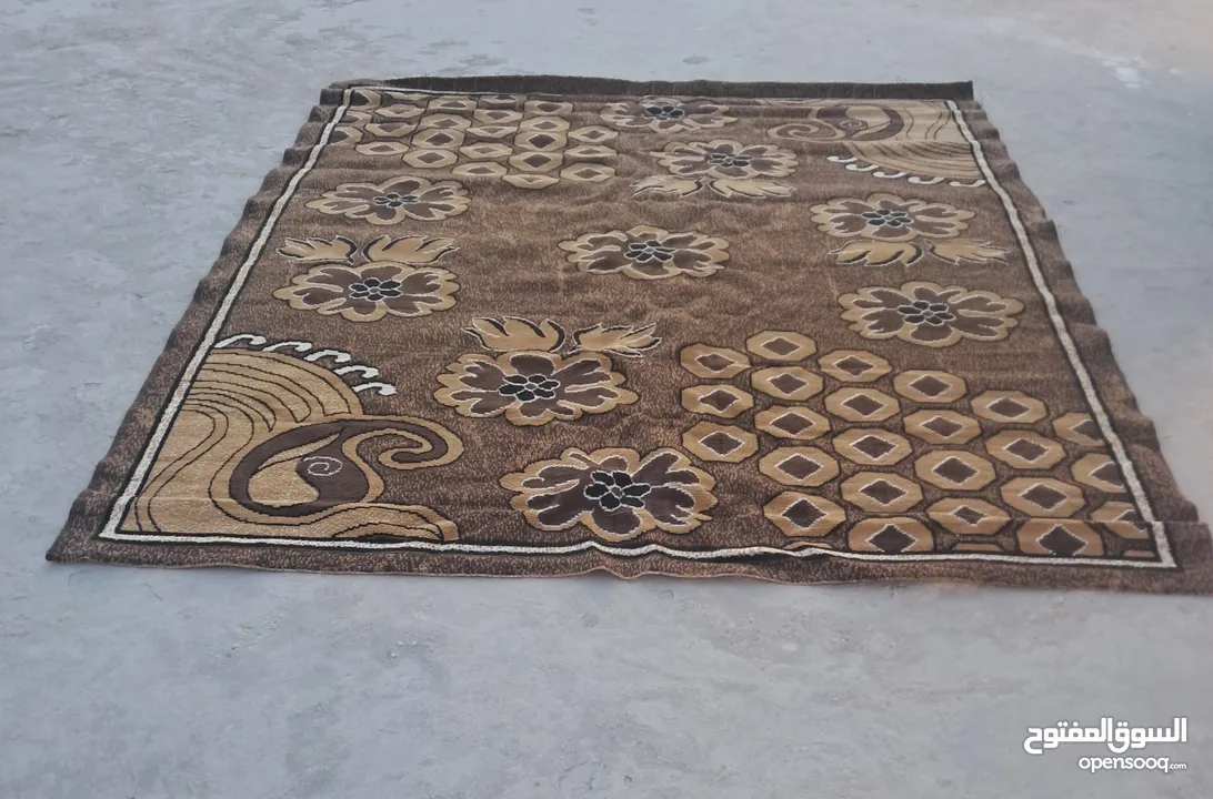 سجادة لون بني قياس 2*2.5 كما هو موضح في الصورة