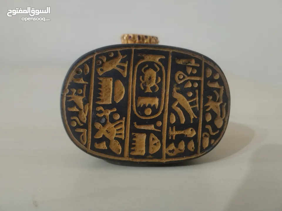 تمثال فرعوني ختم فرعوني