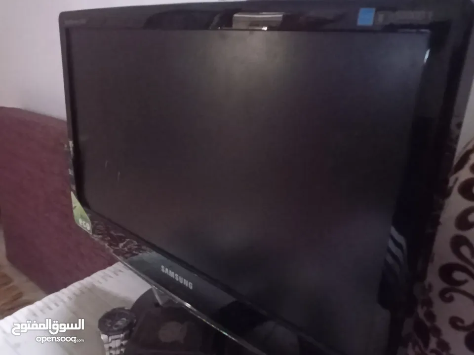 كمبيوتر وشاشة تلفاز أزوز