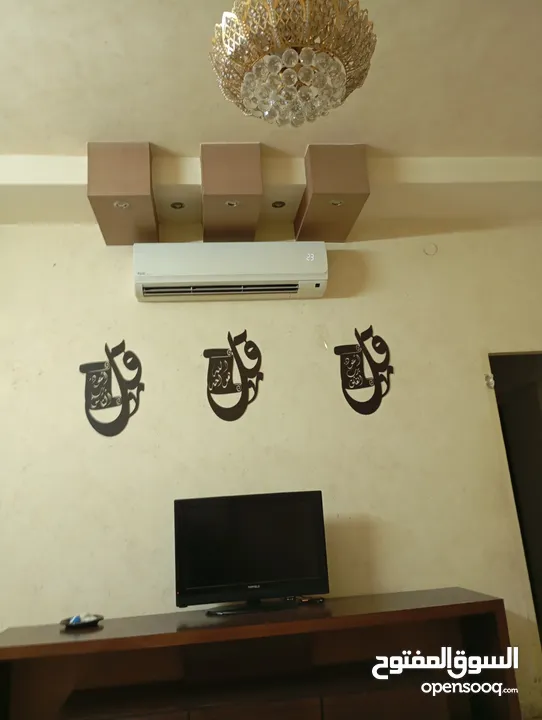 مكيف كندشن فاميلي 2 طن للبيع مستعمل سنه بحاله جديده لون ابيض حليب مطور جديد موفر كهرباء نظام ديجيتا
