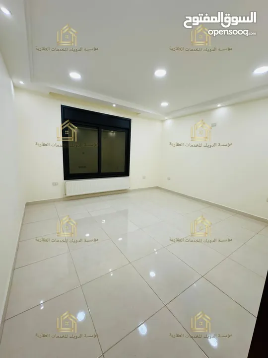 شقة فاخرة - لم تسكن - طريق المطار - 3نوم 2ماستر - 205م - أول  - تستحق المشاهدة