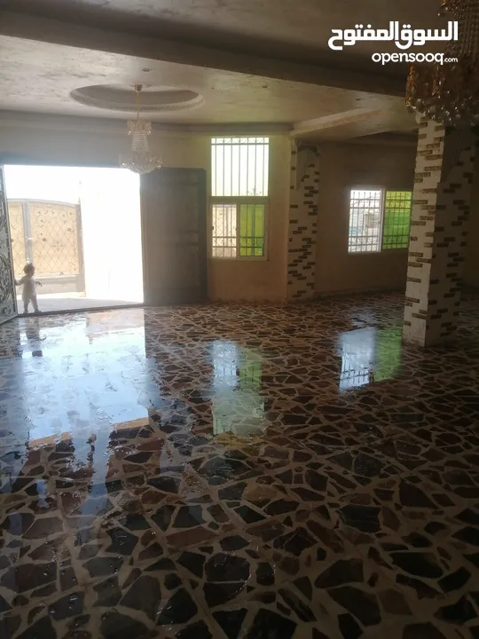منزل للبيع على شارع 100 مطل منطقة جميلة جدا و هاذيه