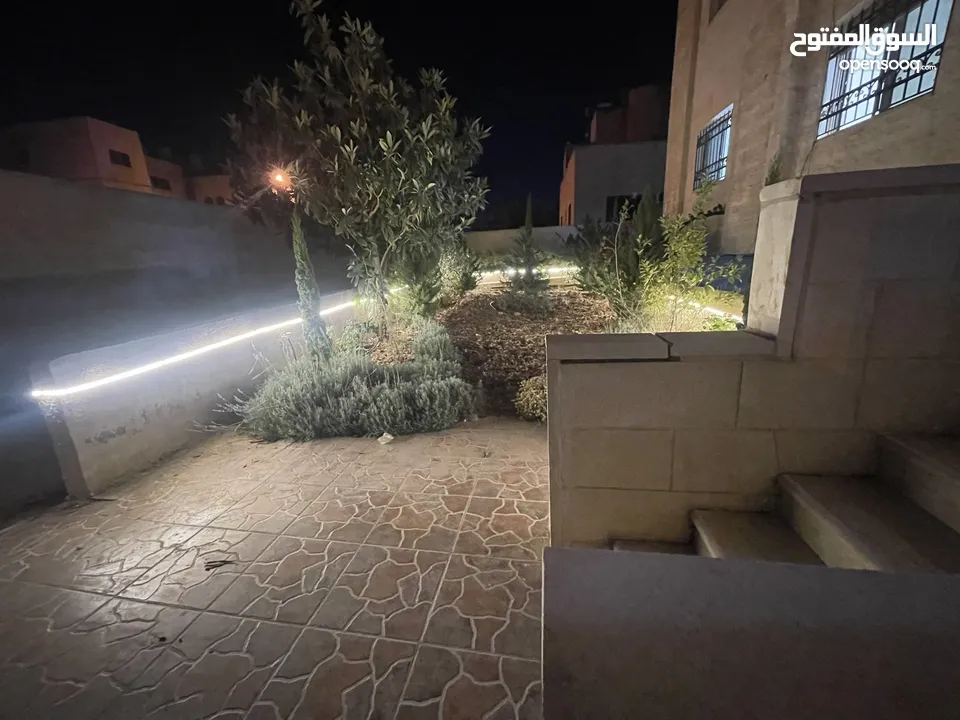 شقه بمدخل مستقل فاخره ومميزه  طابق ارضي مجمع عمان جديد