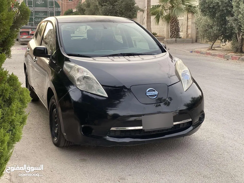 نيسان ليف 2015