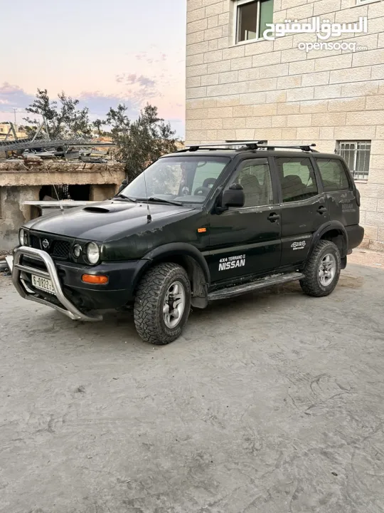 نيسان موديل 2000