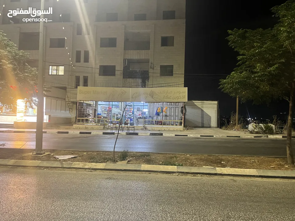 محلات 3 مخازن للخلو مساحه 190 متر عشارع رئيسي وحيوي على مدار السنه