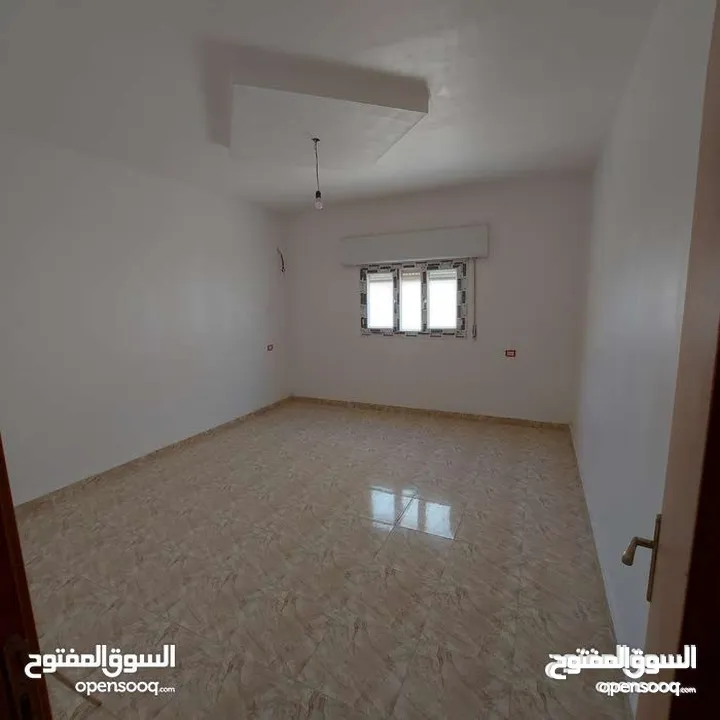 شقة للايجار في مشروع الهضبة شارع الخلاطات بالقرب من مسجد دار الهجرة