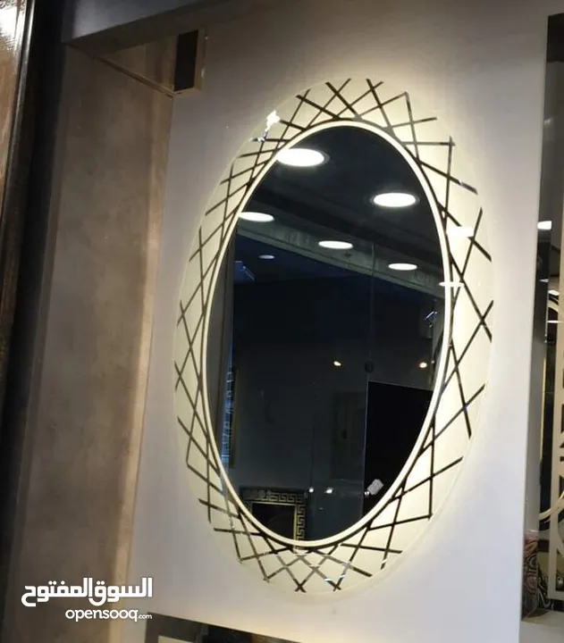 العرض لفتره محدوده  تشكيله واسعه من المرايا والديكورات