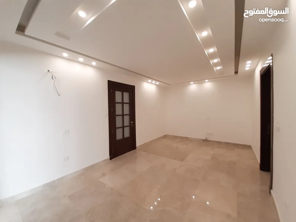 شقة طابق ارضي للبيع مميزة وبمساحة 200م باجمل مناطق جبل عمان من المالك (مشروع221)