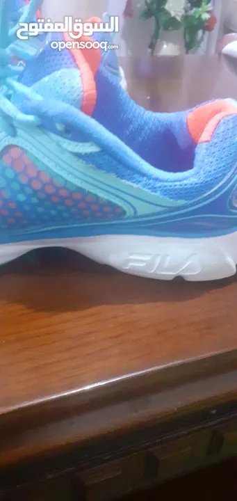 FiLA  مريح جدا جدا بحالة الوكالة ملبوس 4 ايام العيد مقاس 40