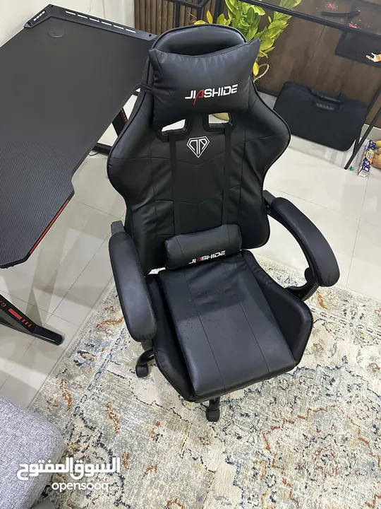 كرسي مع طاولة جيمنج gaming table and chair