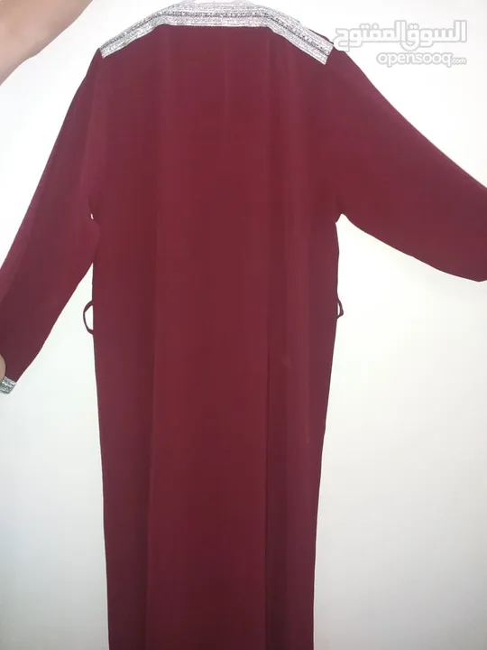 عباية قطعتين لون خمري تلبس لحد وزن 80 كيلو غير مستعمل السعر 10 دنانير