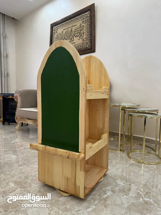مكتبة اطفال مع قاعدة متحركة