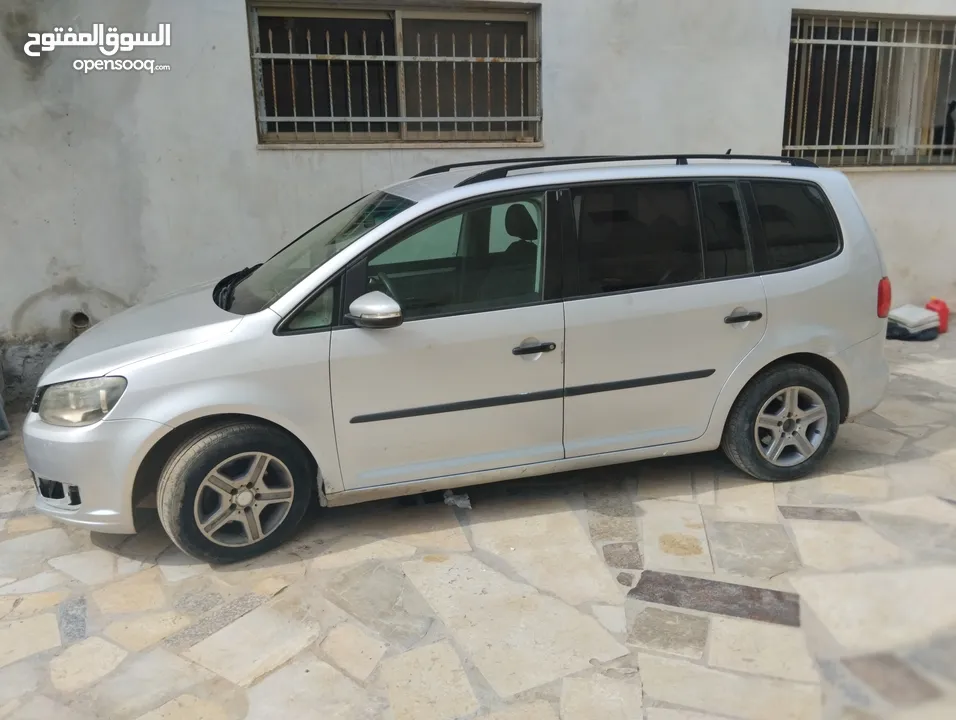 سيارة توران 2010 جير اتوماتيك موتور 1600 سعر دفعه وشكات مضمون.56500  ع الكاش 50000 هاد السعر نهائي