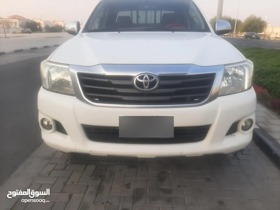 Toyota hilux 2700cc 4x4 petrol model 2014